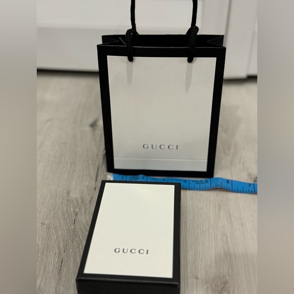 Gucci Box, Dust and Shopping Bag Set. - Picture 6 of 6